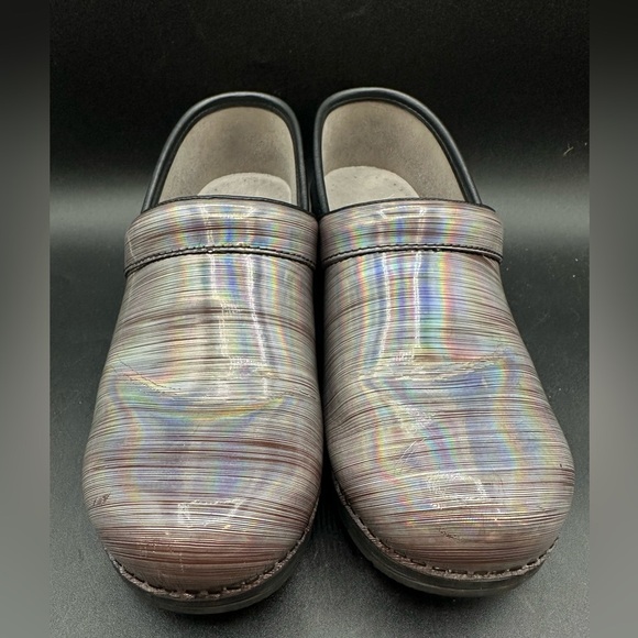 Dansko Womens LT Pro Prism Patent Leather Slip On Metallic Clogs Shoes 38 US 7.5 - Picture 2 of 8